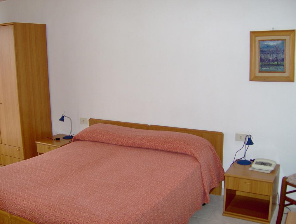 Hotel Svizzero サンジネート 部屋 写真