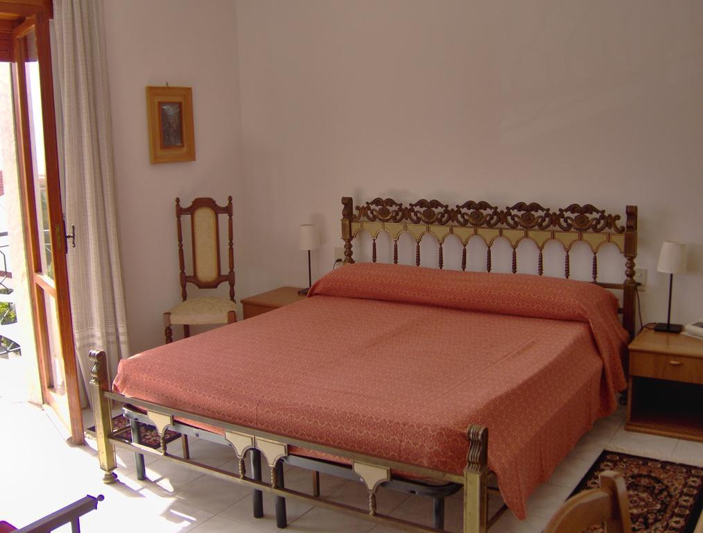 Hotel Svizzero サンジネート 部屋 写真