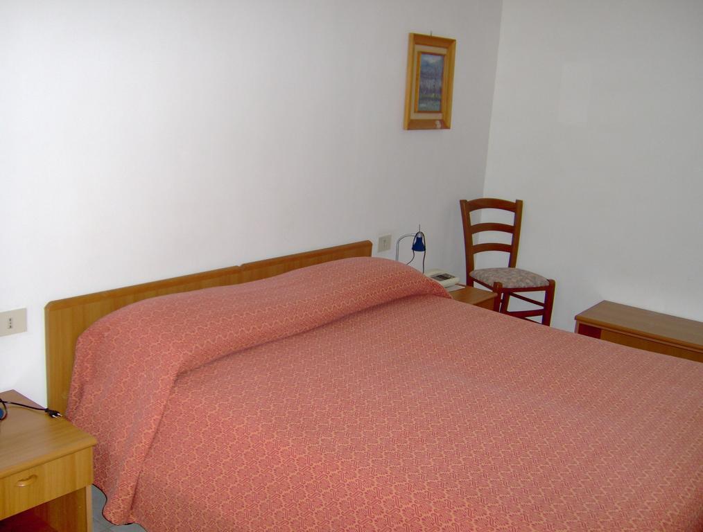 Hotel Svizzero サンジネート 部屋 写真